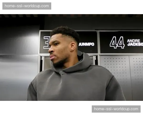 扬尼斯·字母哥接受希腊媒体专访,坦言考虑未来重返欧洲联赛 扬尼斯·字母哥接受希腊媒体专访,坦言考虑未来重返欧洲联赛